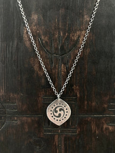 Tamoe Pendant