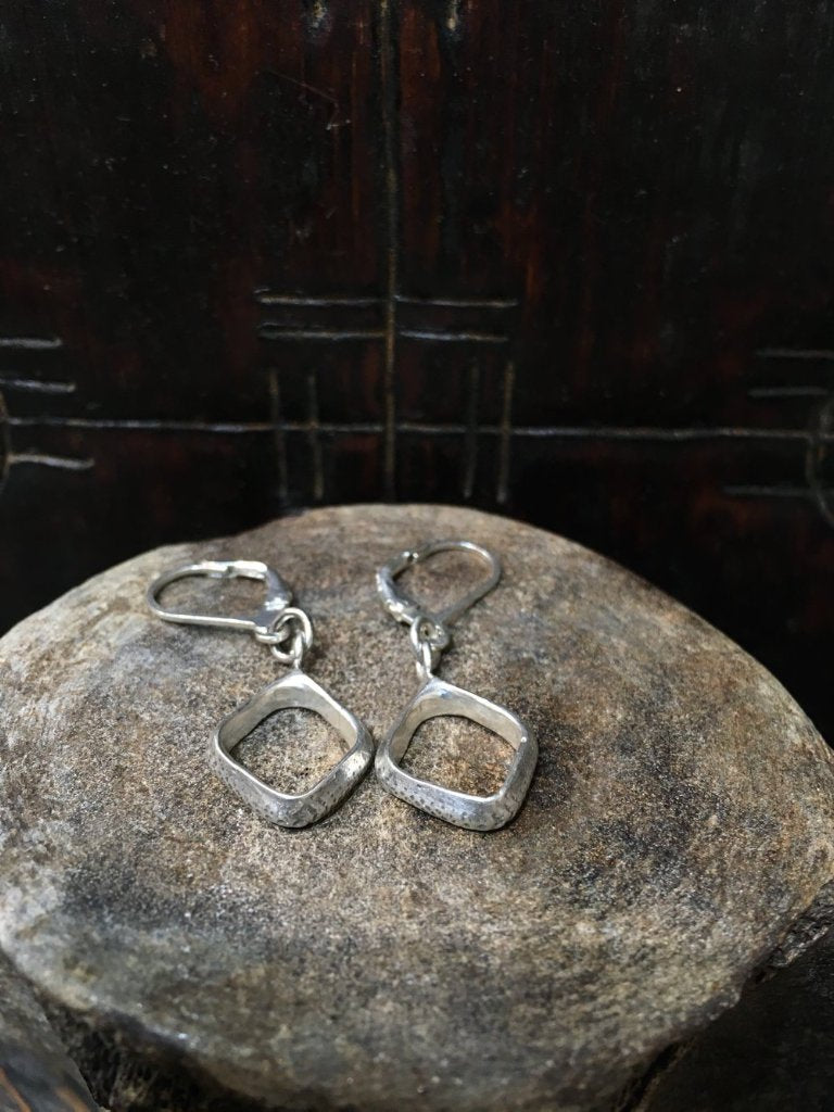 open-diamond-link-earrings