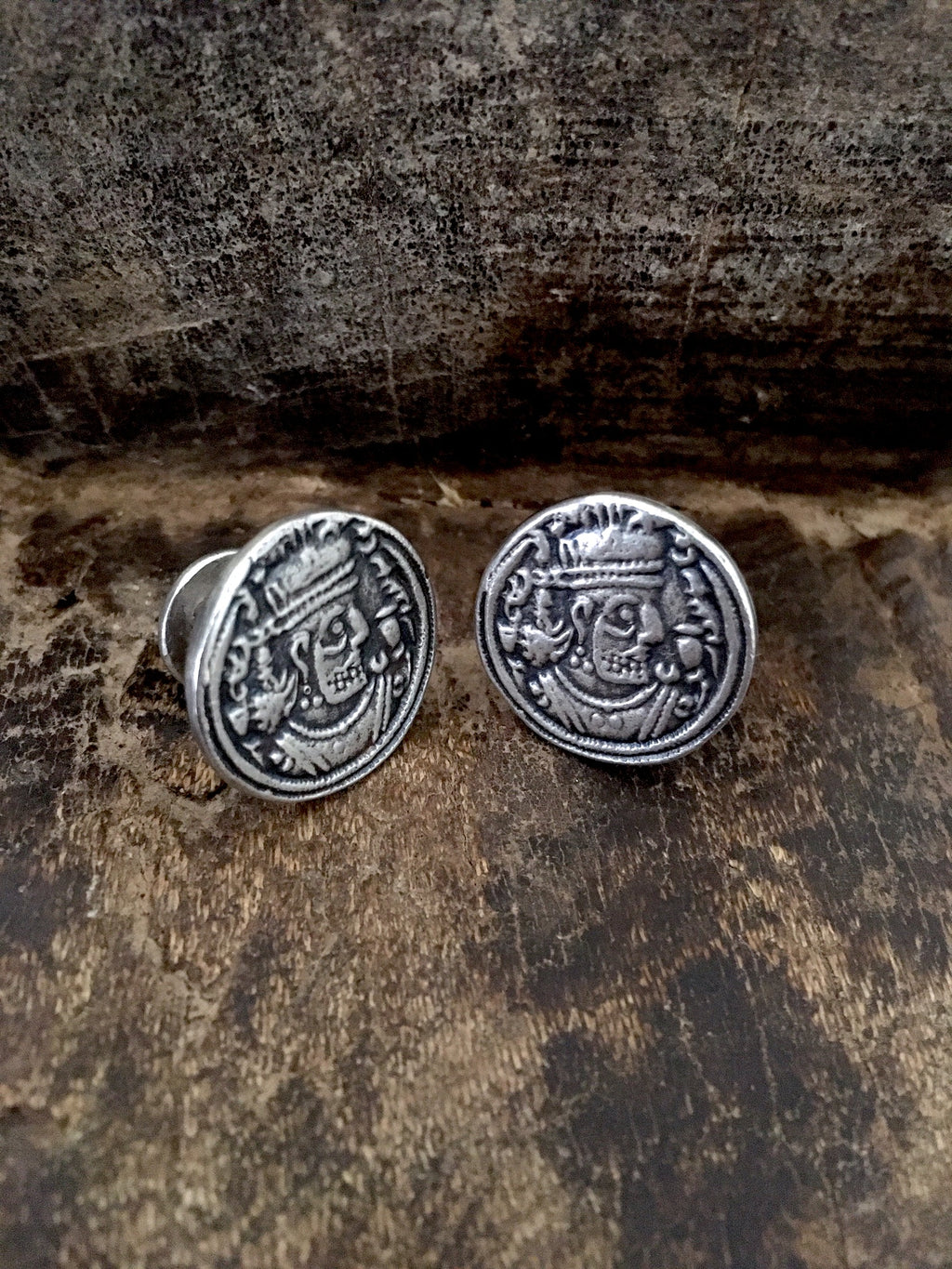 A pair of 925 silver coin cufflinks made in the image of a Persian king 